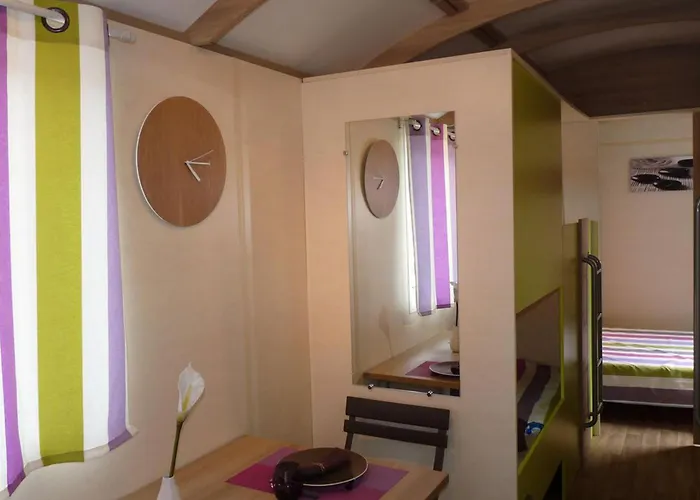 Roulotte Avec Terrasse - 4 Pers. - Api-1-52-1589 Camping