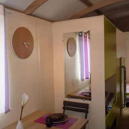 Roulotte Avec Terrasse - 4 Pers. - Api-1-52-1589 Camping